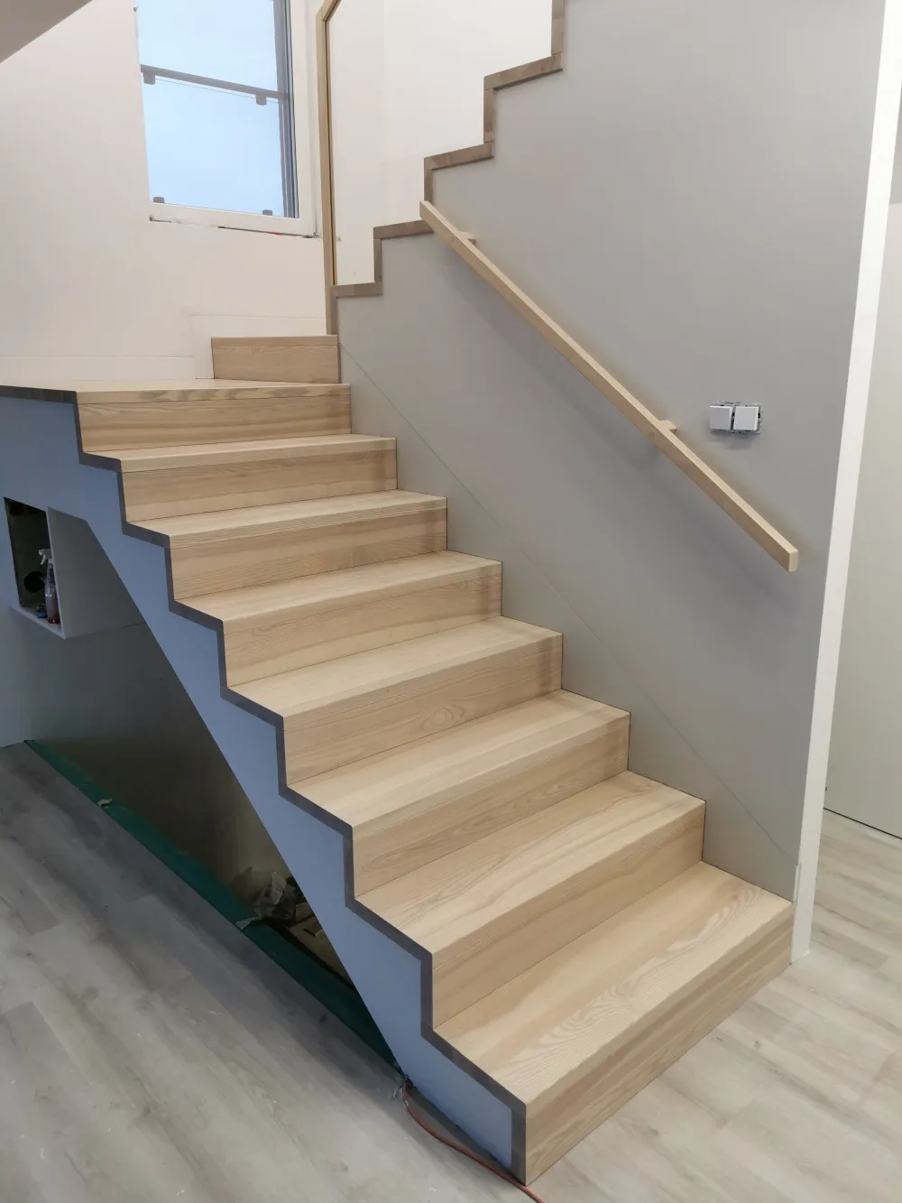 schody-dywanowe-na-beton